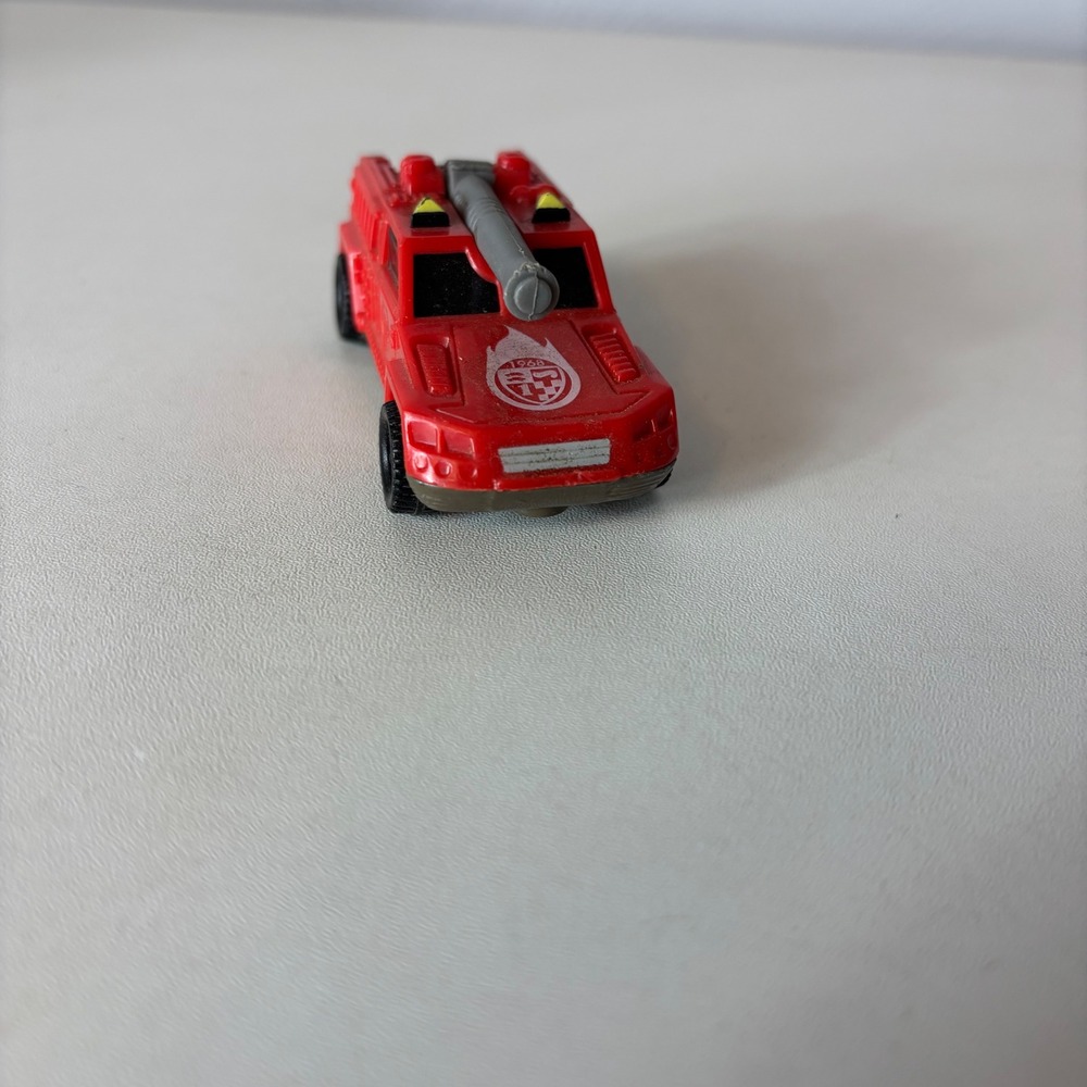 Hot Wheels 1994 Mattel Red Fire Truck Diecast Armored Rescue Vehicle 3 Inch